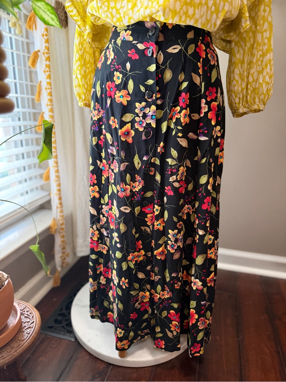 Sag Harbor - Black Floral Button-Front Midi Skirt